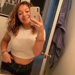 Meet your Posher, Adrianna